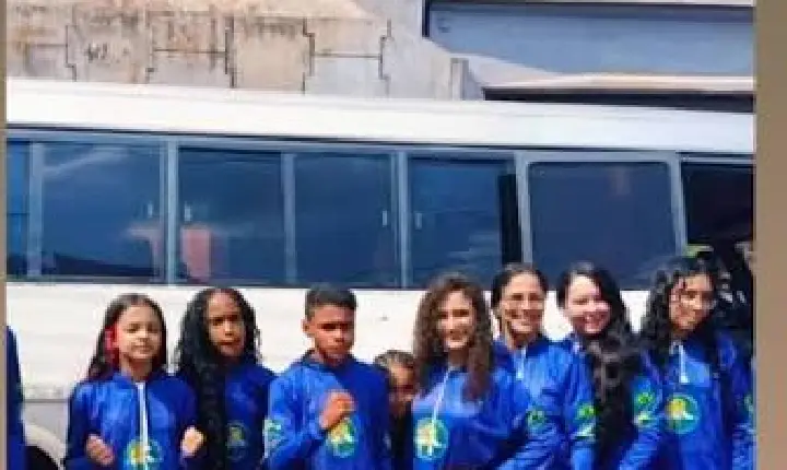 Alunos de RO premiados em olímpiada nacional são homenageados por comandante em voo