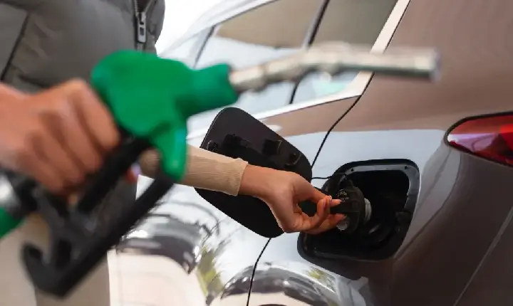 Após redução de preços, o que compensa mais: gasolina ou etanol?