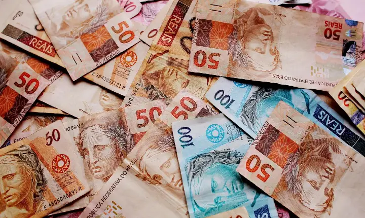 PF apreende R$ 2 milhões em dinheiro vivo com dupla escoltada por seguranças armados em Rondônia