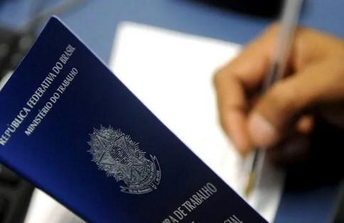 Taxa de desemprego no Brasil cai para 8%, menor valor no 2° semestre desde 2014