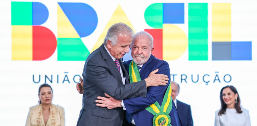 Lula quer incluir previdência dos militares no corte de gastos