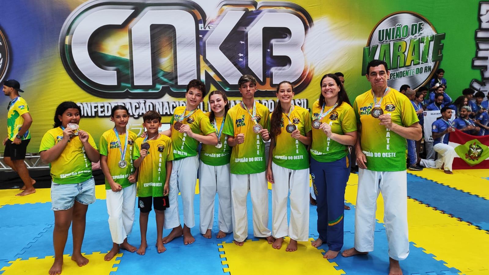 Atletas de Espigão se destacam no Brasileiro de Karatê