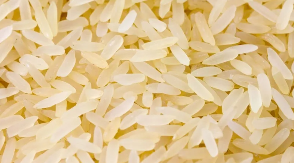 Golpe do arroz: fiscais apreendem 18,7 toneladas de arroz que enganava consumidor