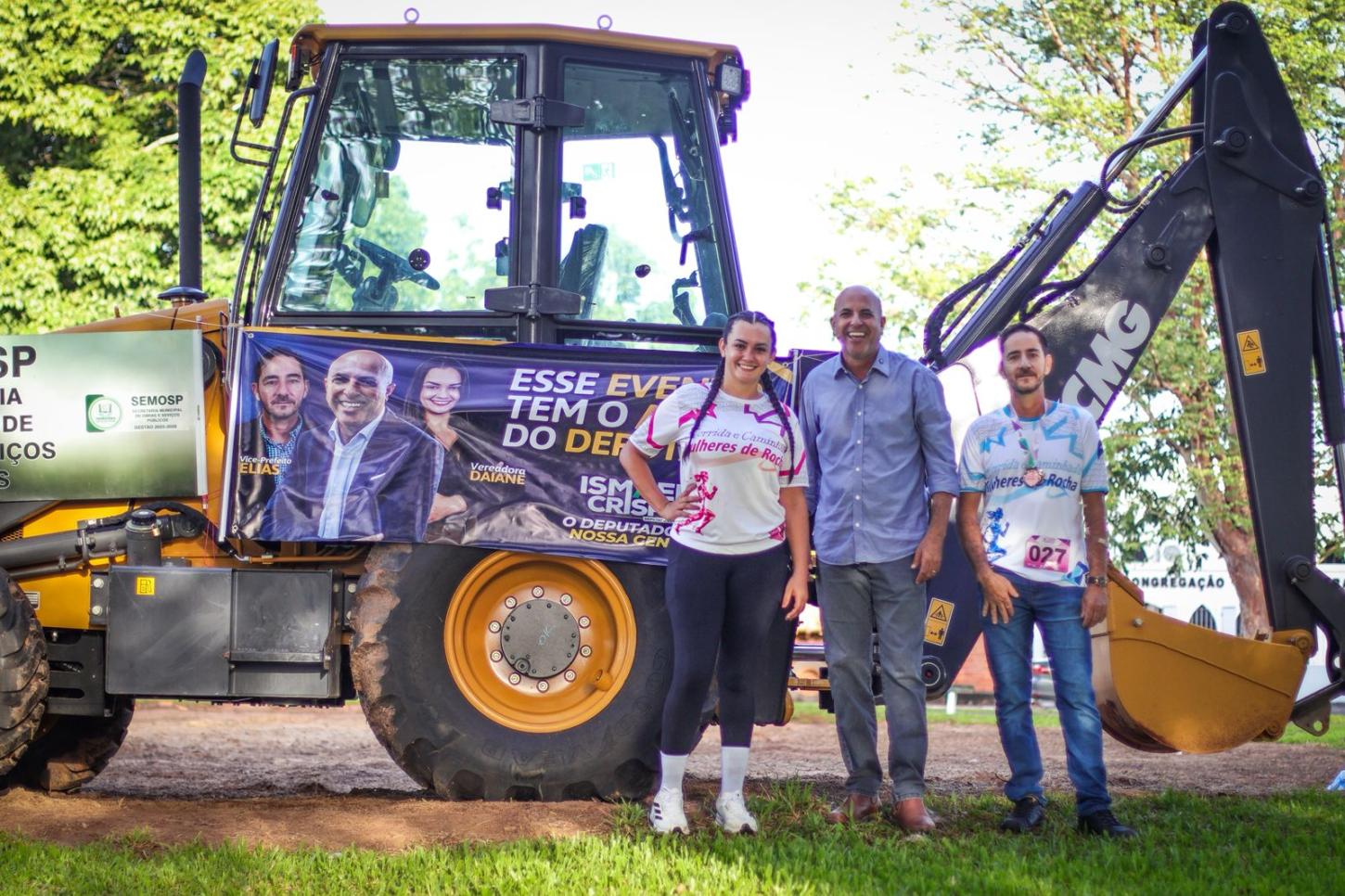 Ismael Crispin participa da entrega de retroescavadeira e fortalece infraestrutura rural em Querência do Norte