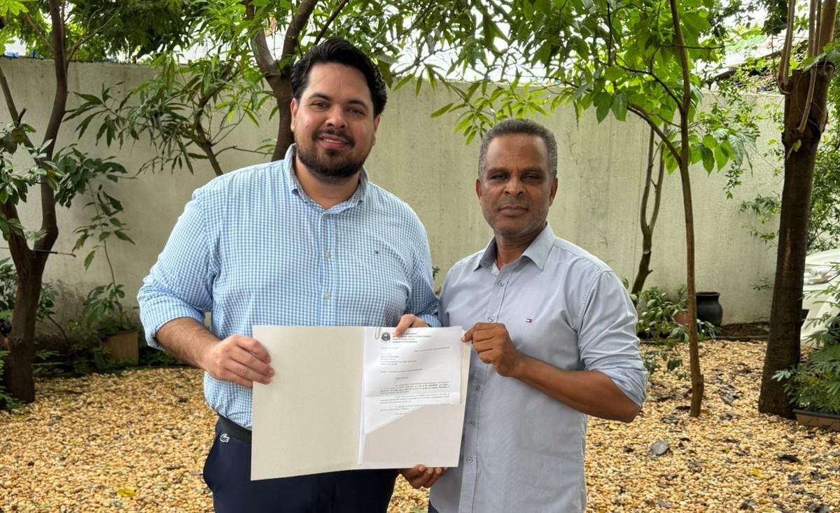 Jean Oliveira celebra início das obras do novo pátio da Escola JK em Santa Luzia d’Oeste