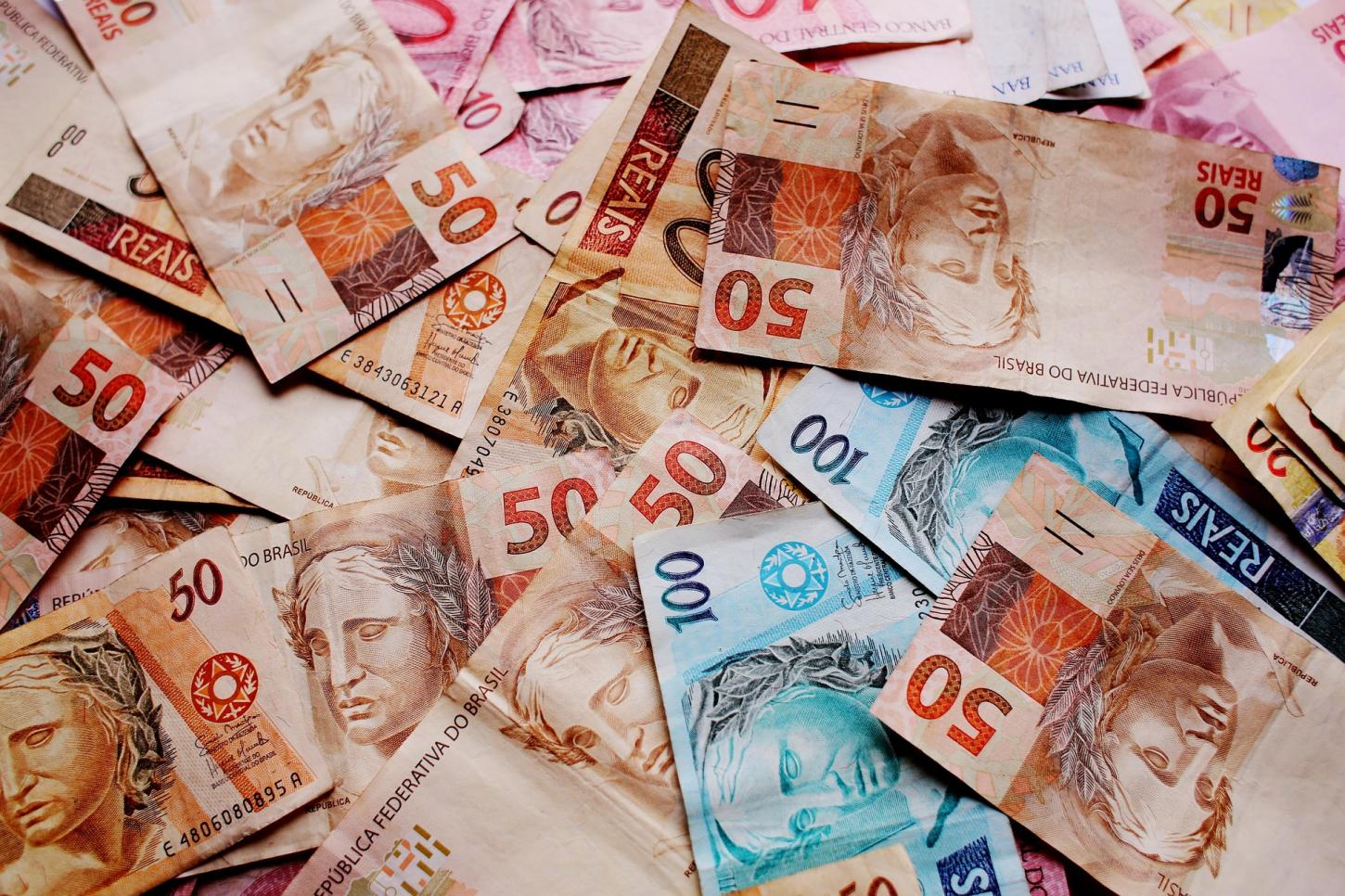 PF apreende R$ 2 milhões em dinheiro vivo com dupla escoltada por seguranças armados em Rondônia