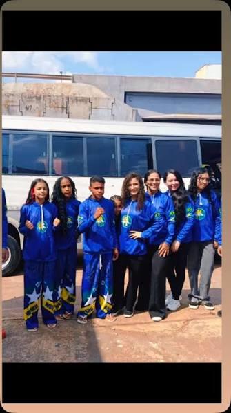 Alunos de RO premiados em olímpiada nacional são homenageados por comandante em voo
