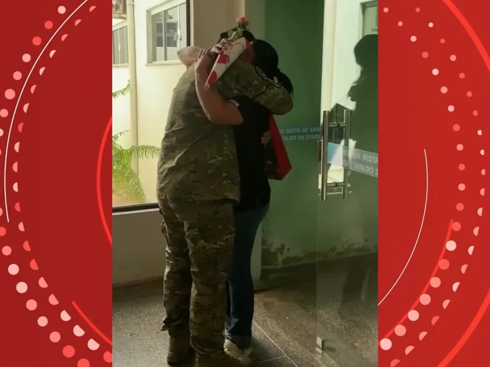 Após 6 meses na Guerra da Ucrânia, brasileiro volta e surpreende esposa em hospital de RO: 'Fiquei em choque'